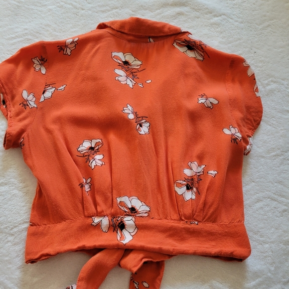 Patrons of peace floral tie front top - Picture 5 of 5